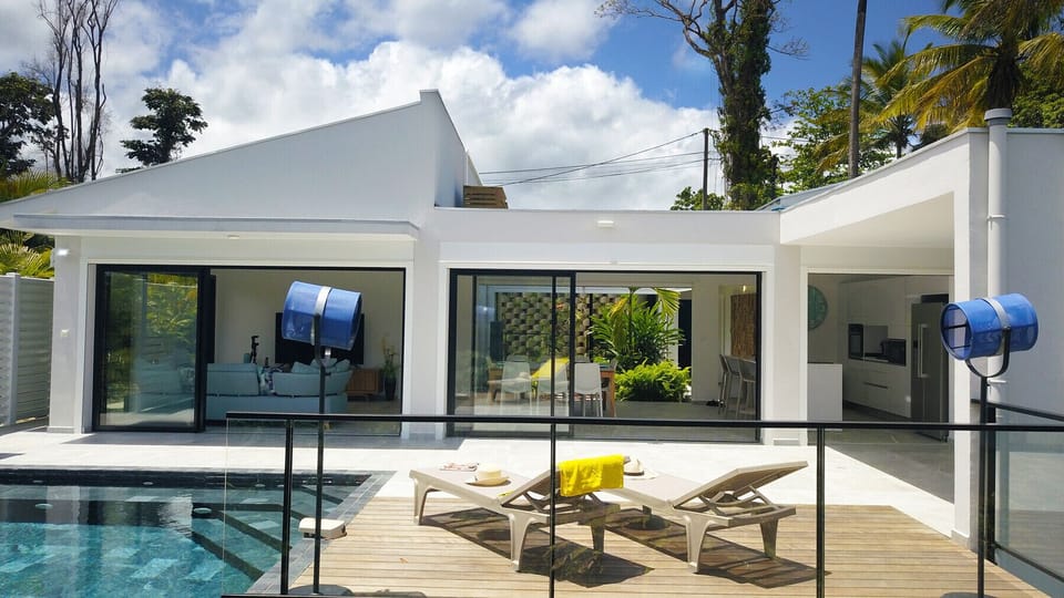 Discover Villa So Quiet in Petit-Bourg, a modern residence with a terrace opening onto a private pool, perfect for your stays in Guadeloupe.