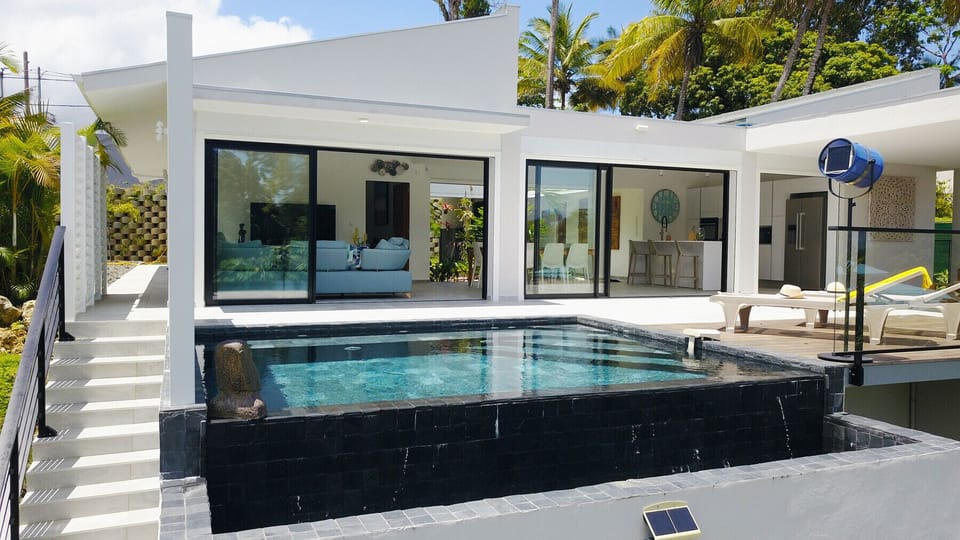 Admire the sleek design and infinity pool at Villa So Quiet in Petit-Bourg, your luxury getaway in Guadeloupe.