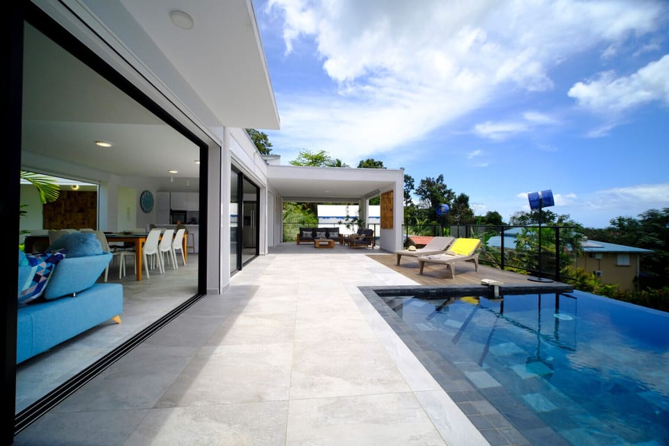 Infinity pool and sunny terrace at Villa So Quiet in Petit-Bourg