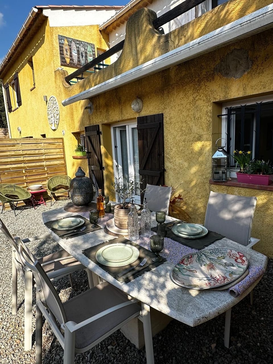 Outdoor dining