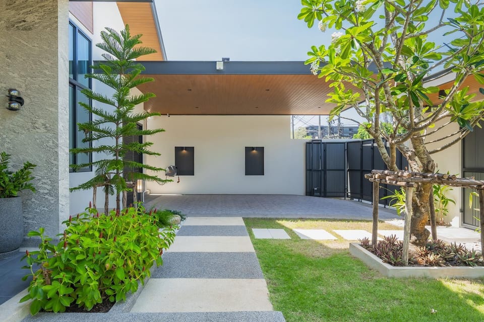 Ruby Luxury Villa, 4 Bed Private Pool Paradise (9235)
