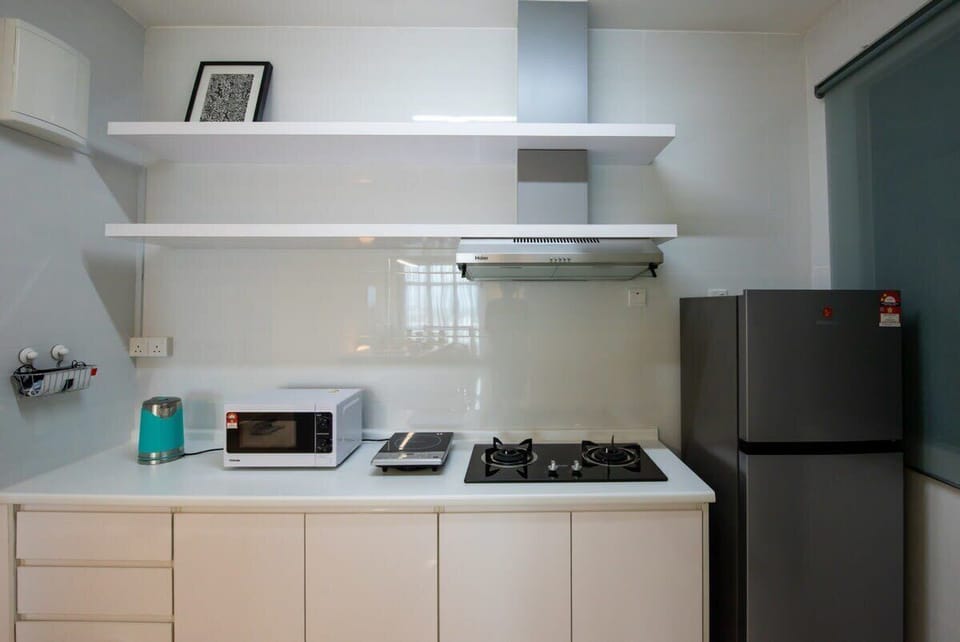 The well equipped kitchen.