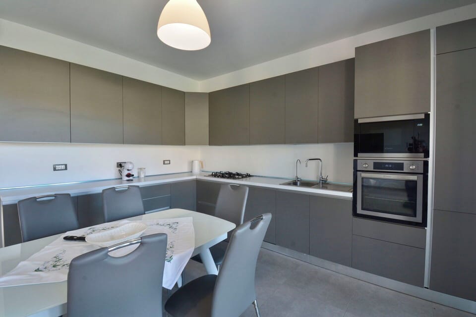 Autumn, Kitchen, Living Room, Spring, Summer