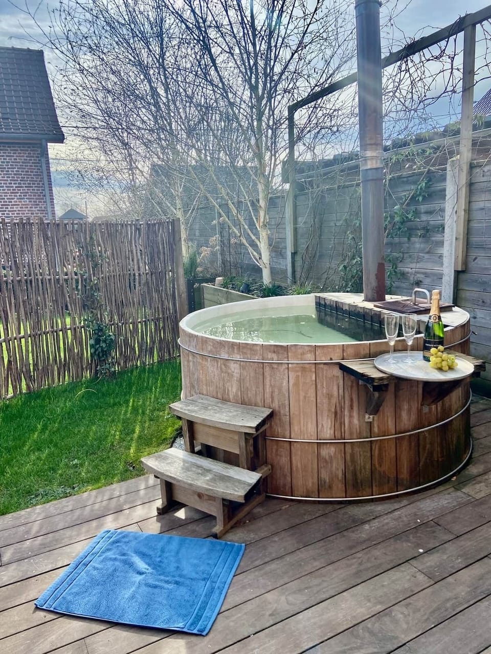 Outdoor spa tub