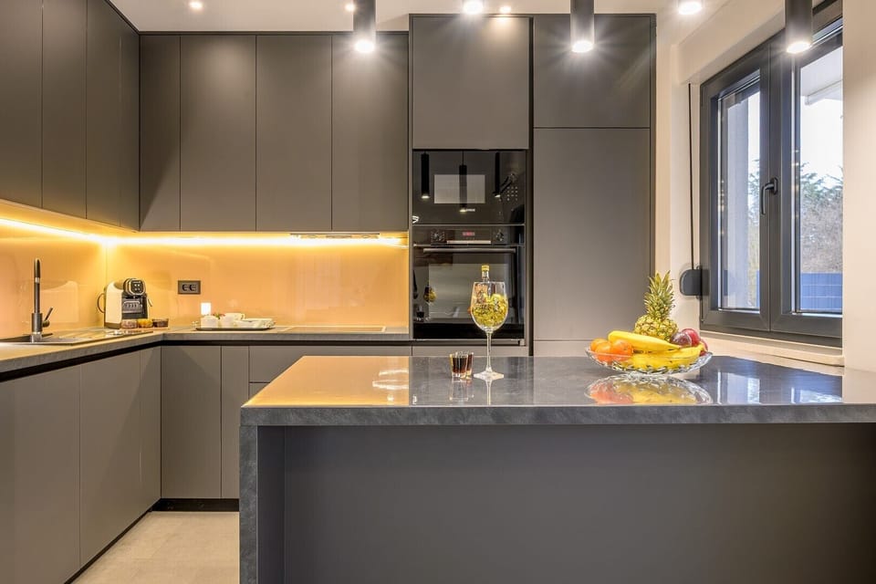 leek, fully equipped modern kitchen with high-end appliances and elegant finishes, perfect for both casual meals and gourmet cooking