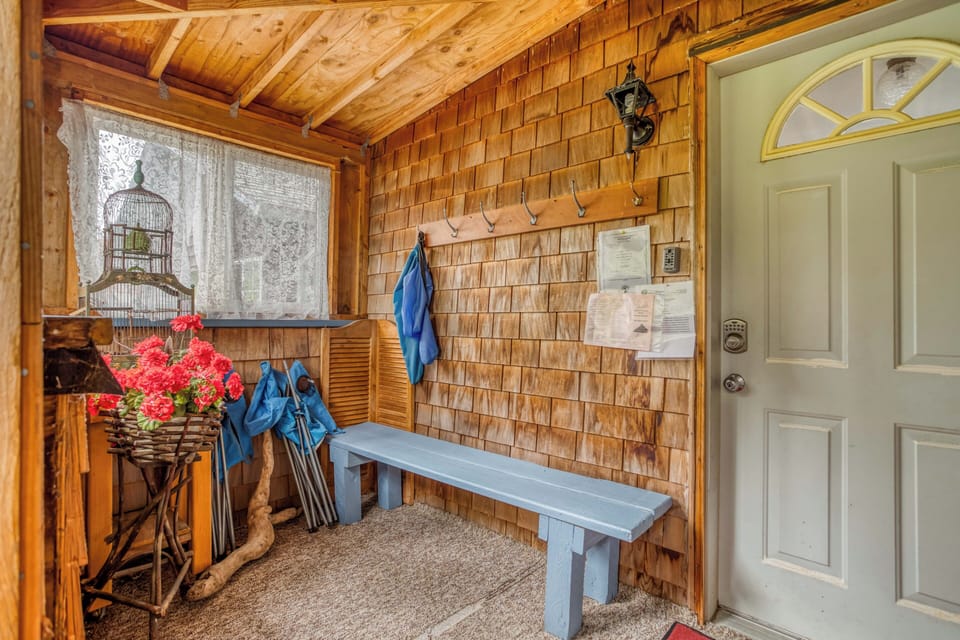 Welcoming and private entry