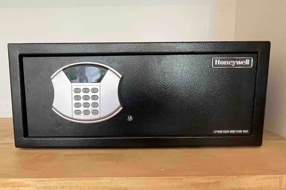 Hotel-style safe 