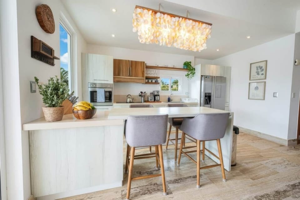 Kitchen with island
