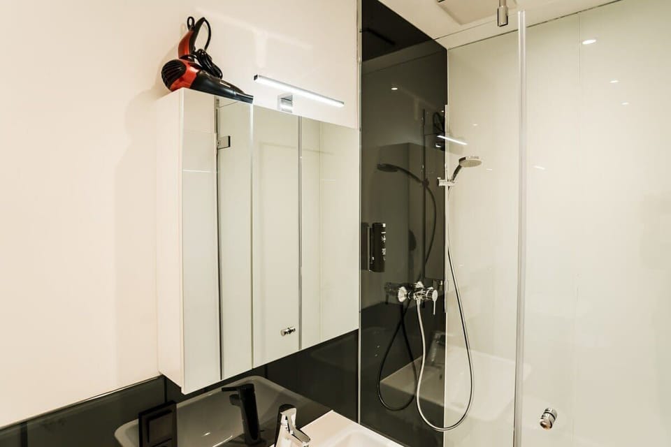 Badezimmer mit Dusche