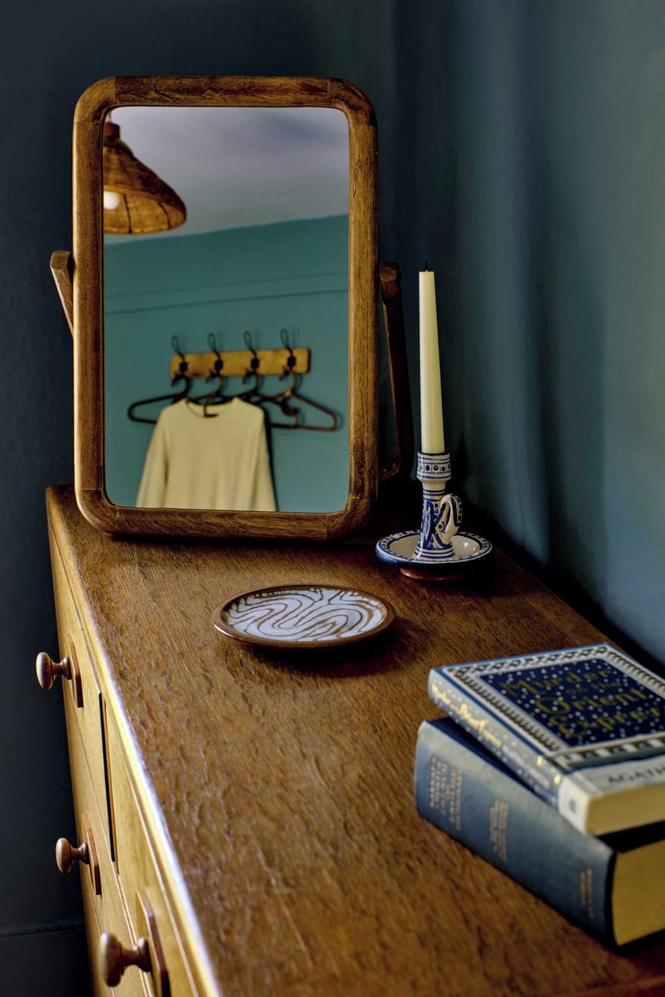 Blue room - large drawers and objects