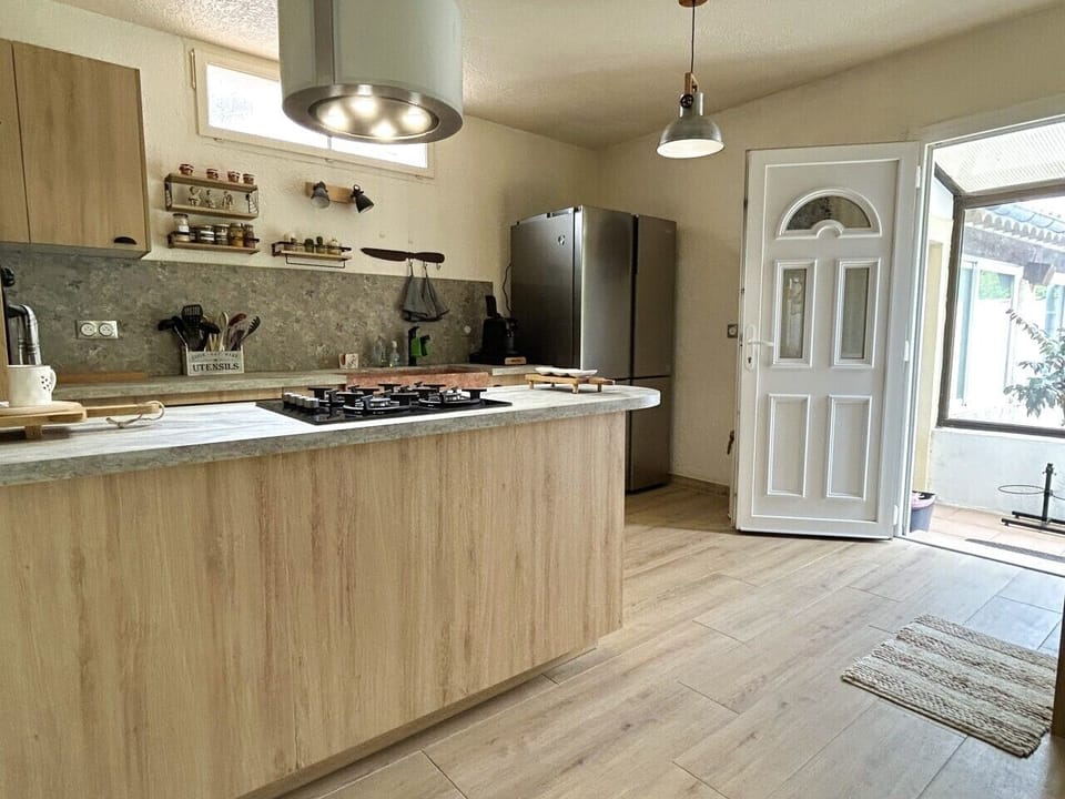 Kitchen with access to the veranda