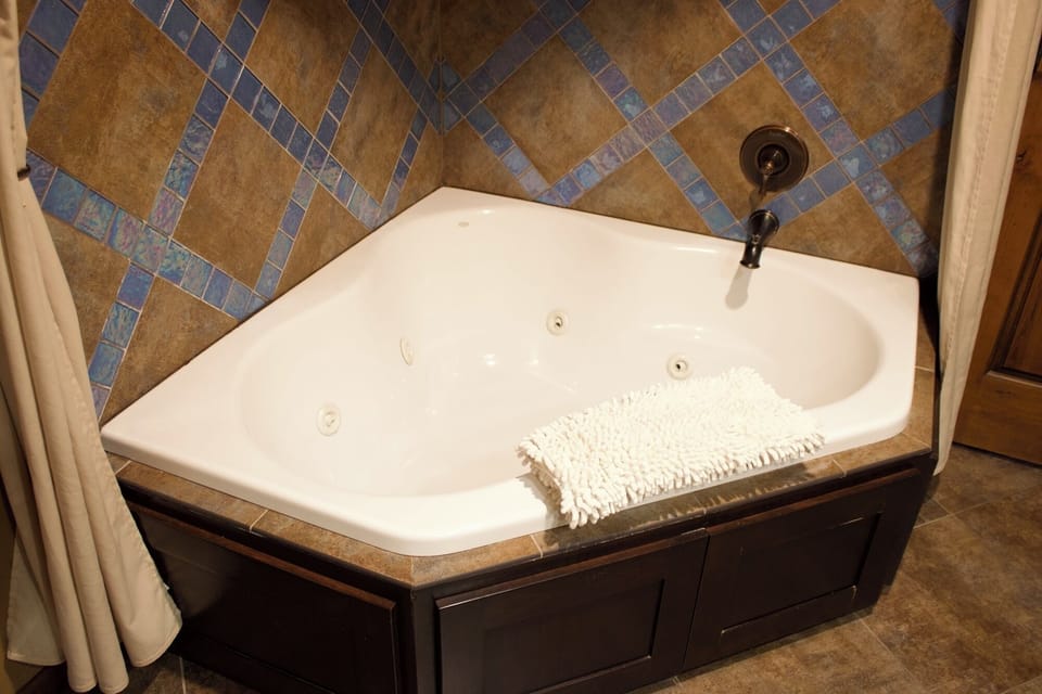 Sapphire20Suite20Bathroom4