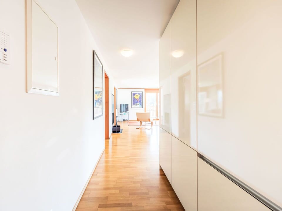 Flooring, Floor, Interior Design, Wall, Wood Flooring, Wood, Apartment, Laminate Flooring, Ceiling, Room
