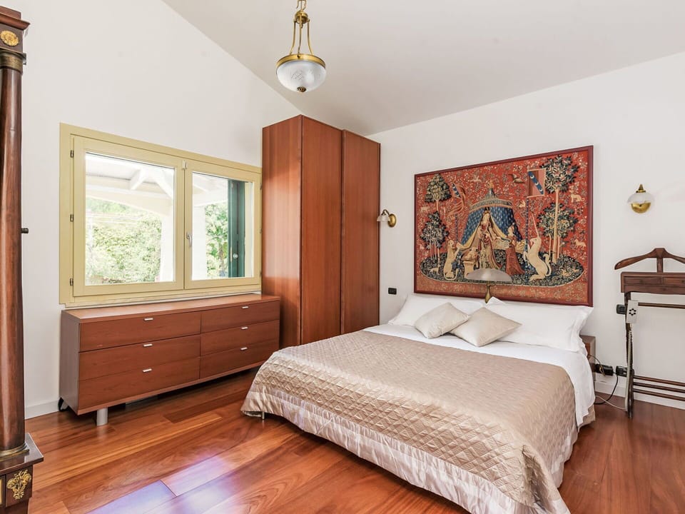 Furniture, Interior Design, Bed, Bedroom, Flooring, Floor, Wall, Wood, Ceiling, Bed Sheet