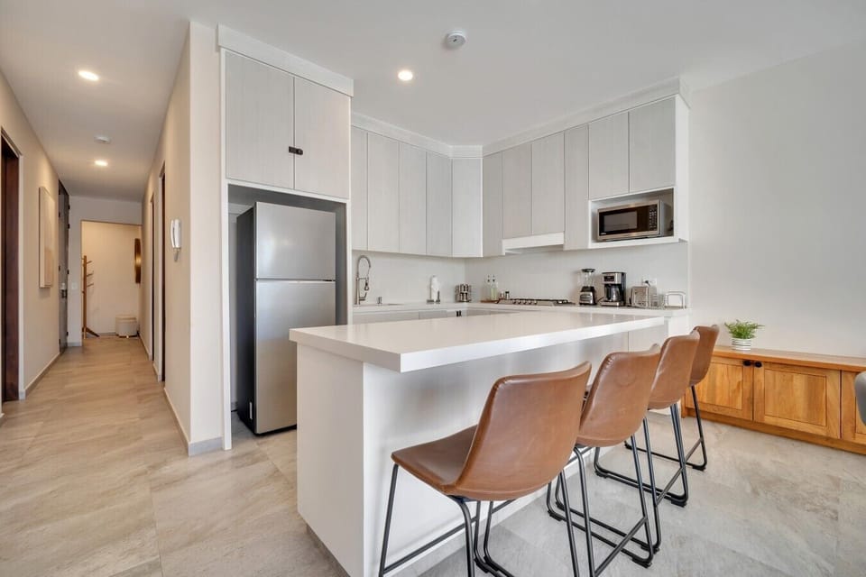 Eat-in-Kitchen