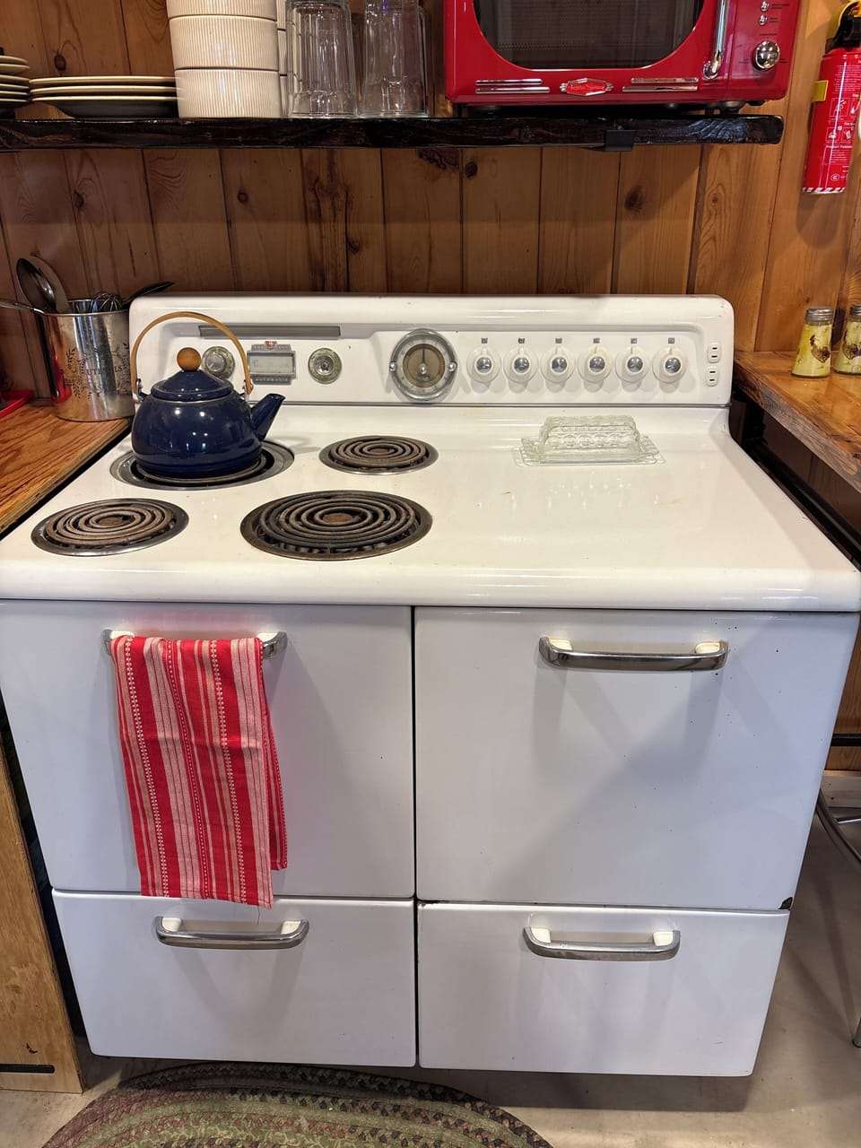 Antique stove. All burners and oven work