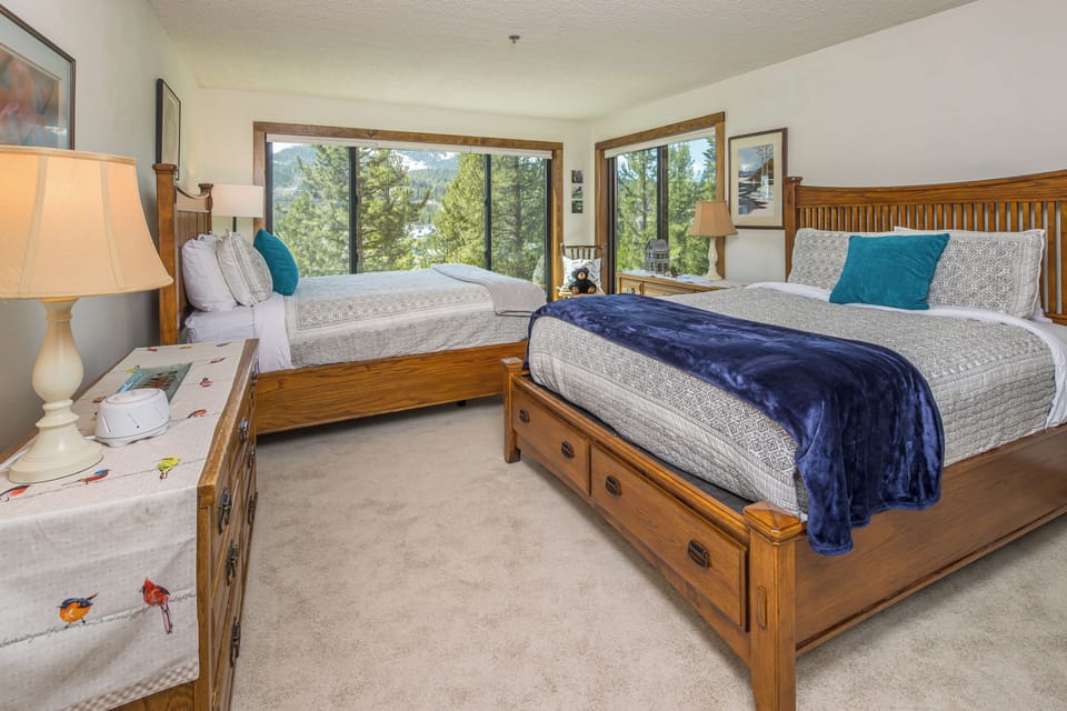 Comfortable area for relaxing | Main Level