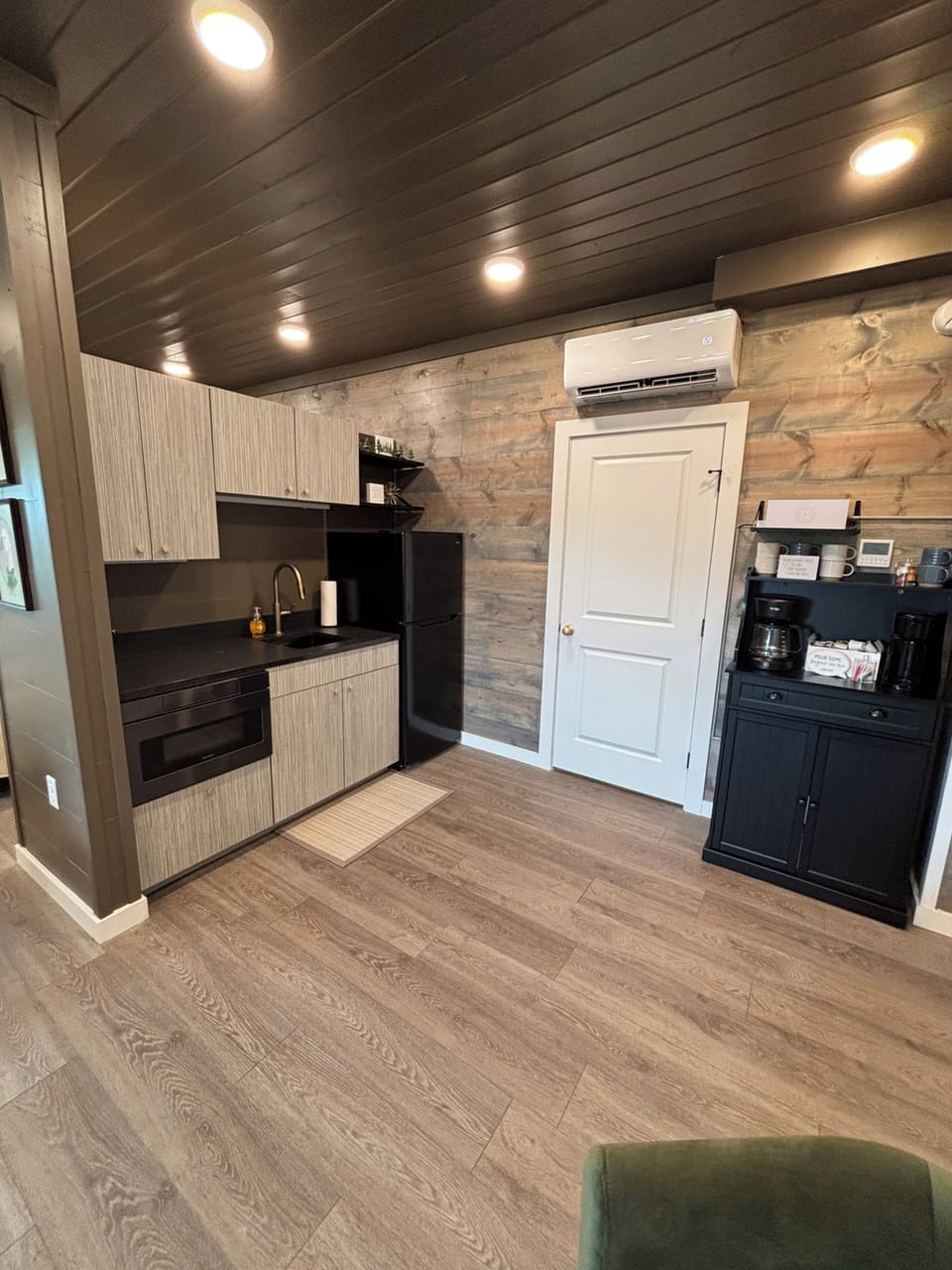Kitchenette Area