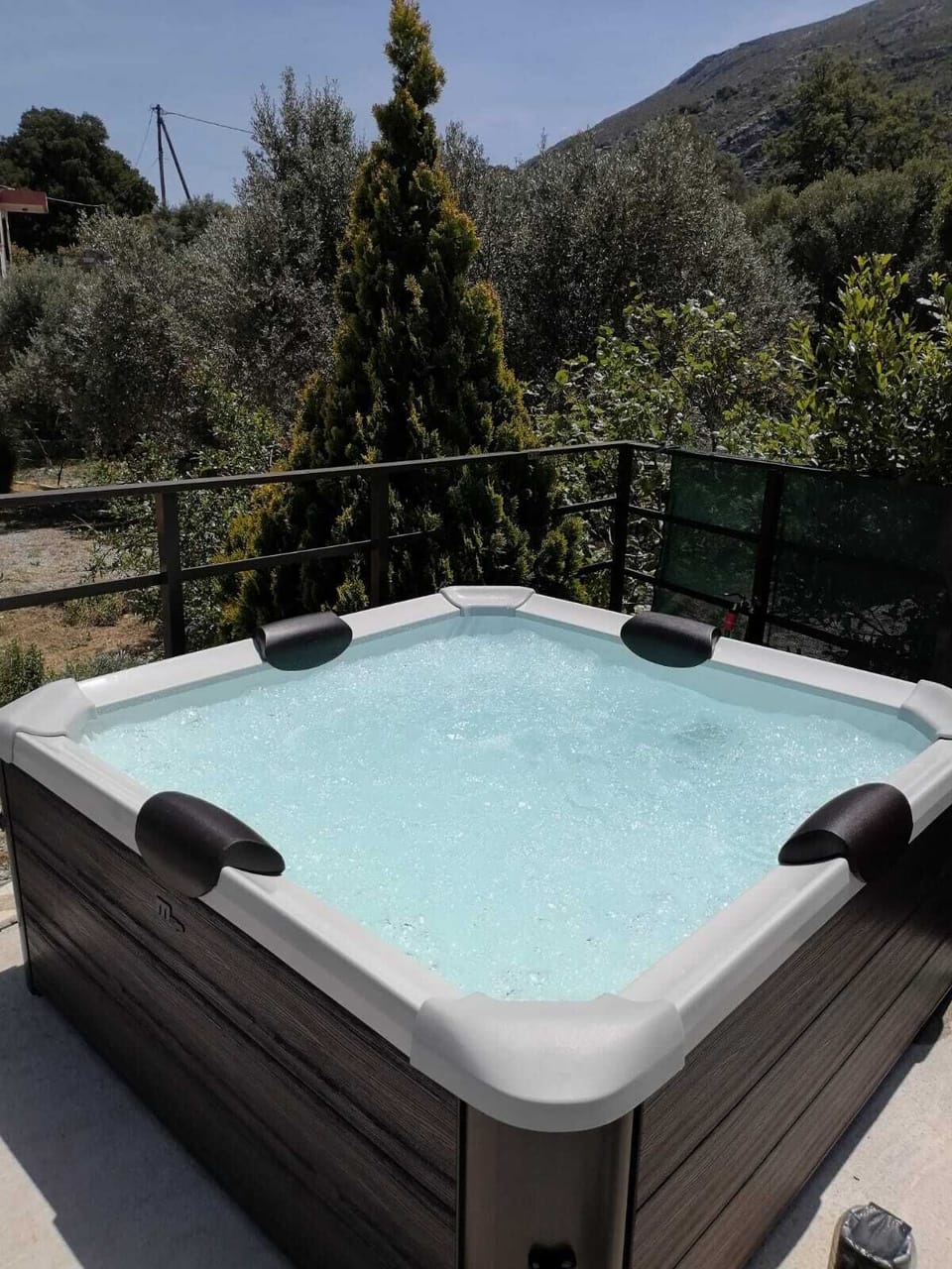 Outdoor spa tub