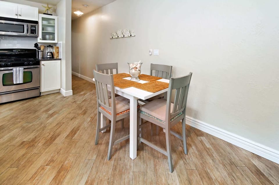 A cozy dining space made for slow breakfasts and easy conversations