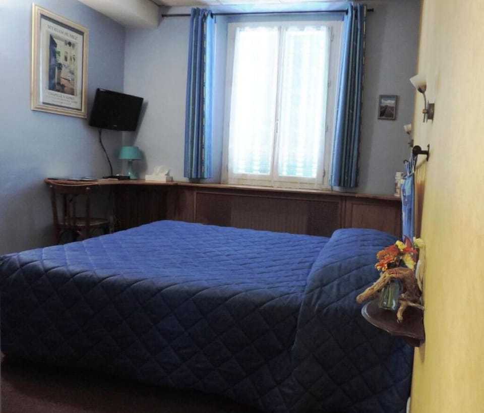 Bedroom. Interior and views may vary based on location and availability.