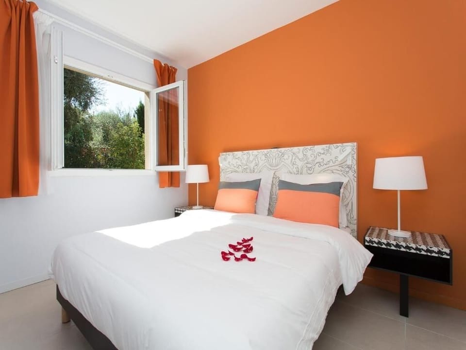 Bedroom. Interior and views may vary based on location and availability.