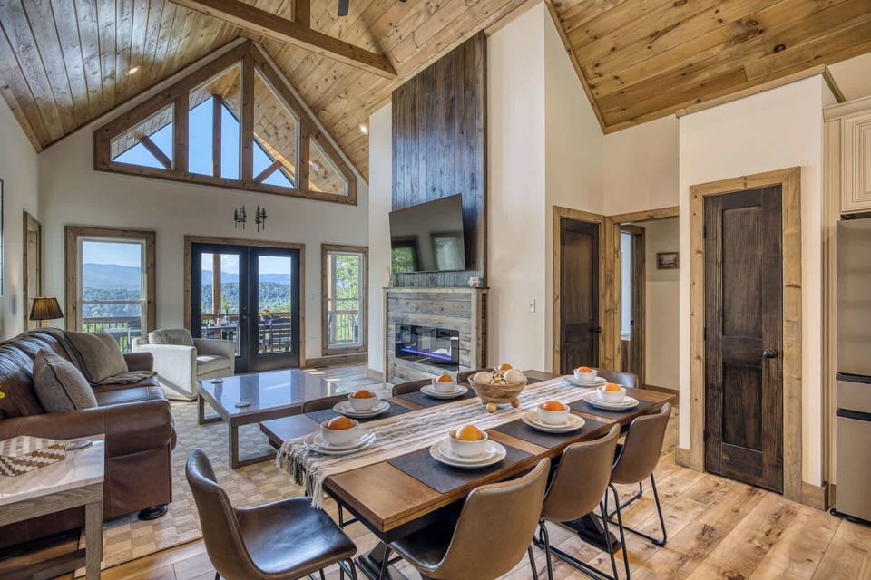Dining area for eight - more seating at the kitchen island