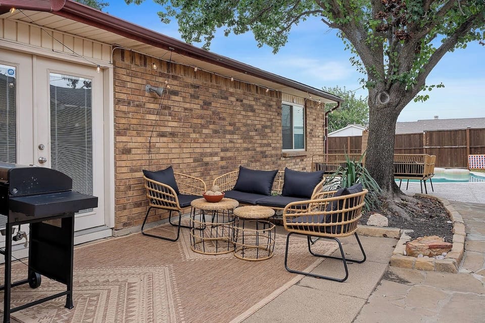 Host a barbecue with the outdoor grill, conveniently located on the patio. Ideal for enjoying meals al fresco with family and friends.