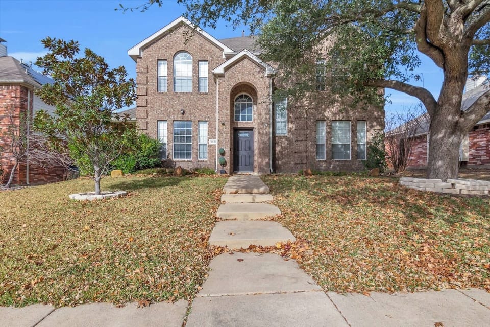 Spacious two-story Frisco home in a peaceful residential neighborhood, offering great curb appeal and a welcoming first impression for family and group stays.