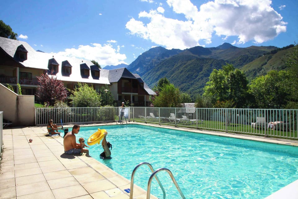 With panoramic views over the Pyrenees, the pool area is the perfect summer spot to relax before heading to Balnéa spa just a short walk away.