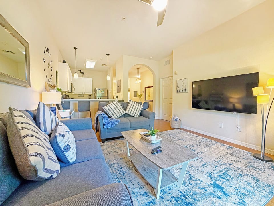 6-Living Room.JPG