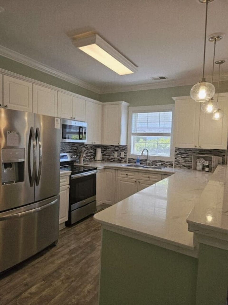 Full size kitchen