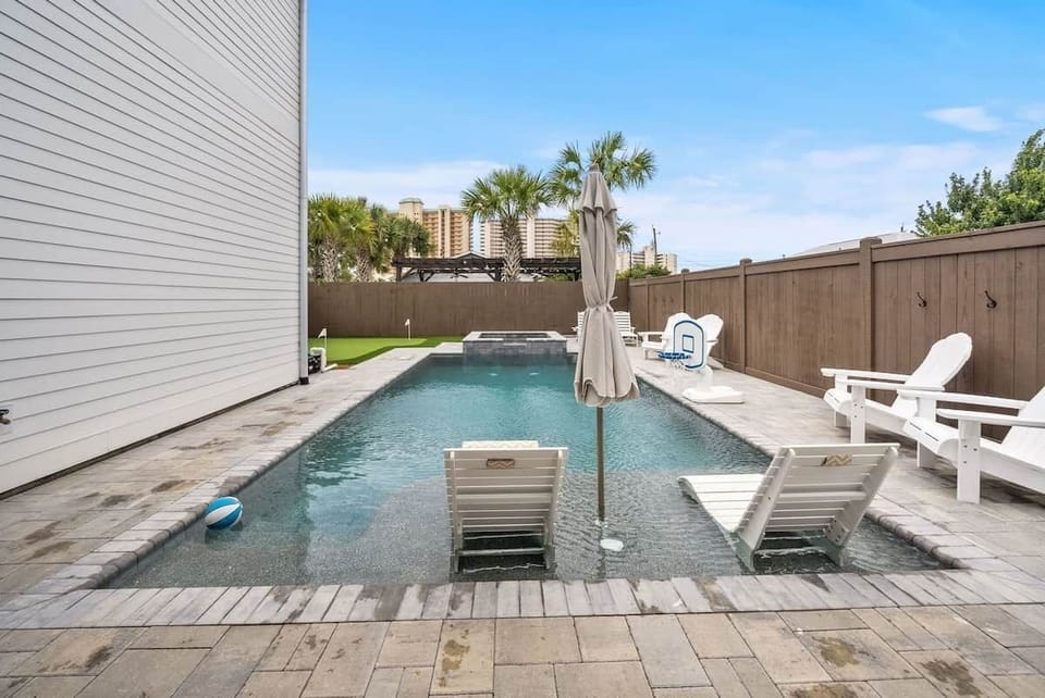 Heated/Chilled Pool
