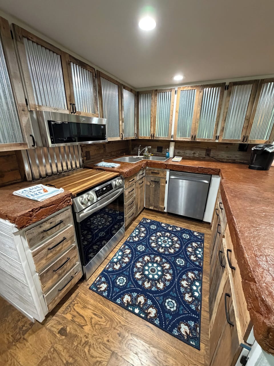 Fully equipped kitchen.