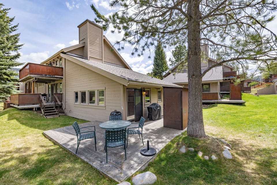 Outdoor seating with BBQ grill | Exterior View