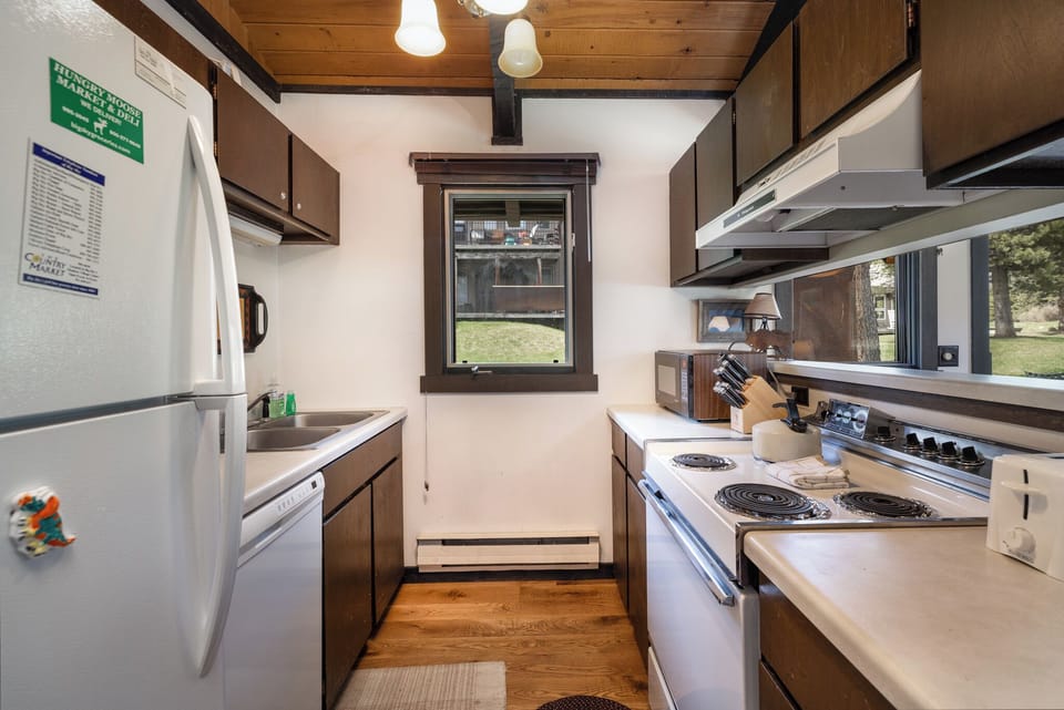 Fully equipped kitchen with mountain charm | Main Level