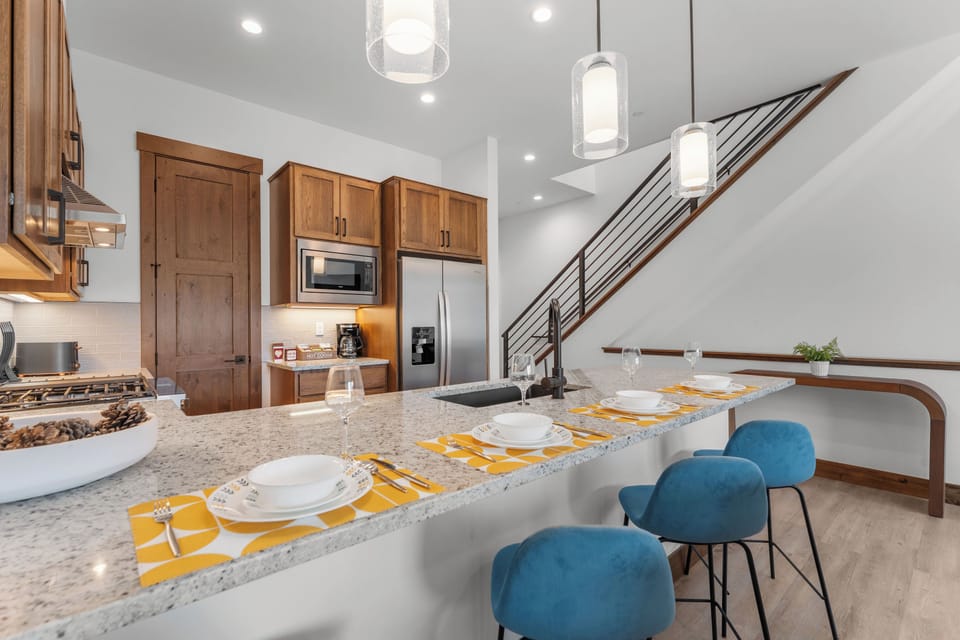Kitchen Island with Sitting for 4 People