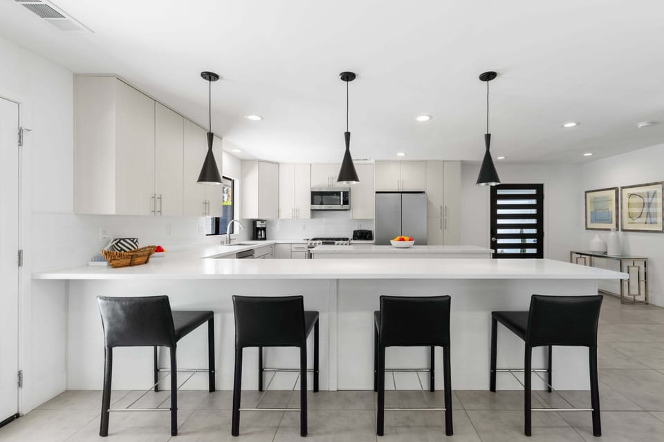 Bartop seating for 4 guests.