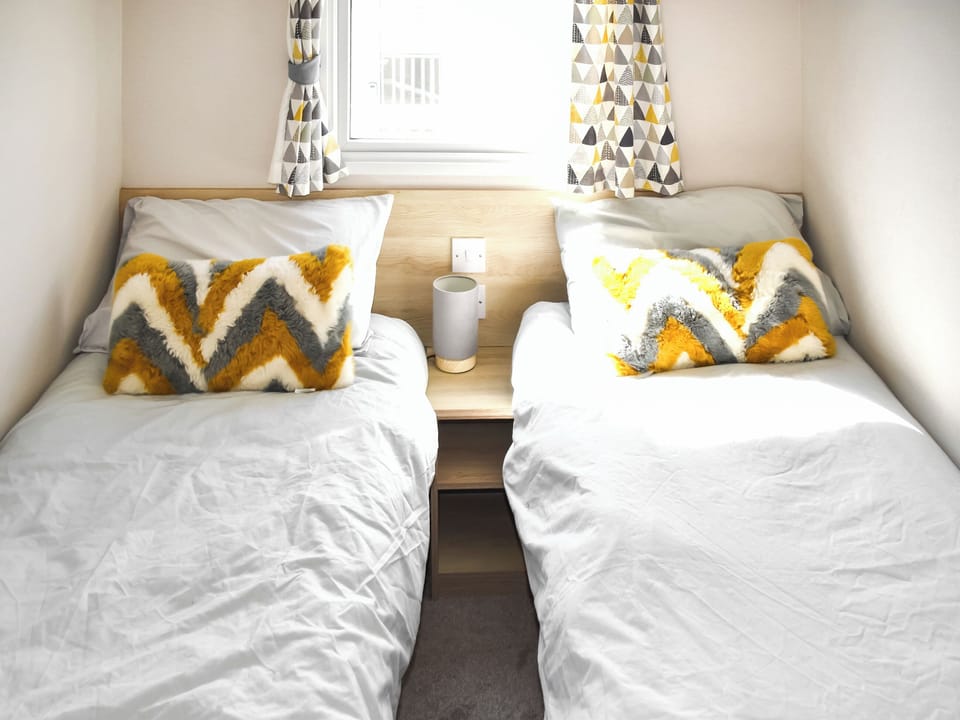 Twin bedroom | Karo Place 113 - Grand Coastal Retreats, Exmouth