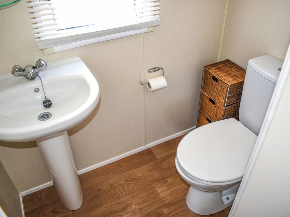 Bathroom | Karo Place 92 - Grand Coastal Retreats, Exmouth
