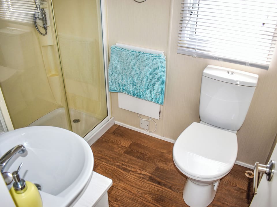 Bathroom | Karo Place 92 - Grand Coastal Retreats, Exmouth