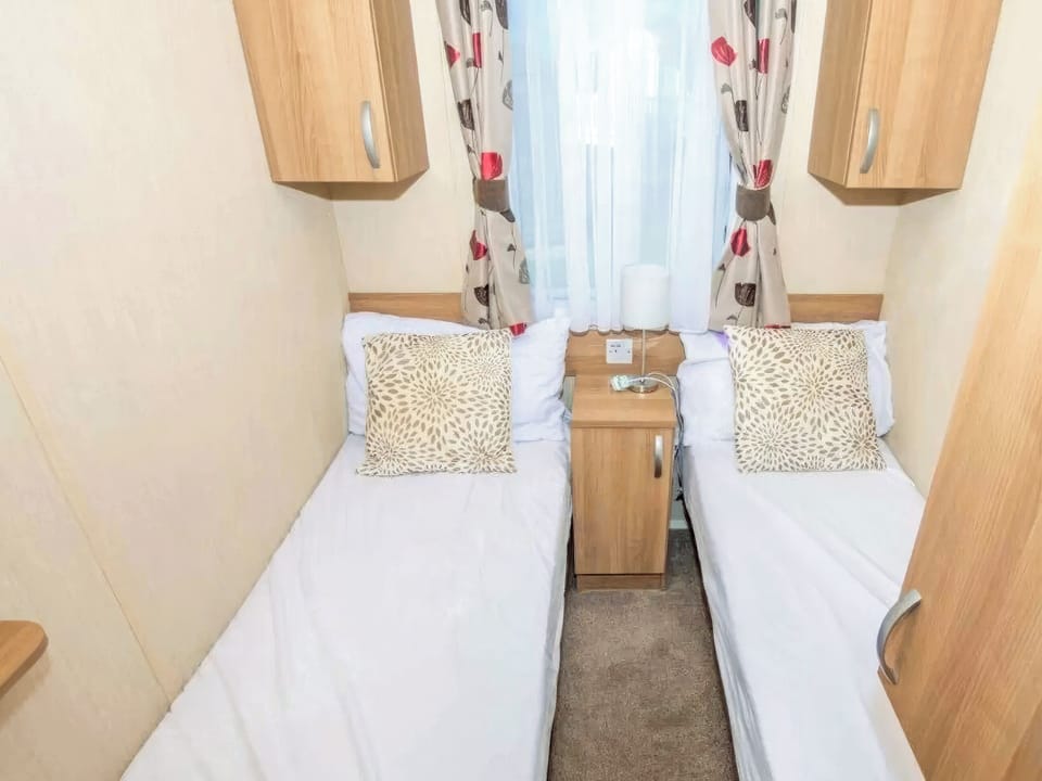 Twin bedroom | Tamarisk Way 61 - Grand Coastal retreats, Exmouth