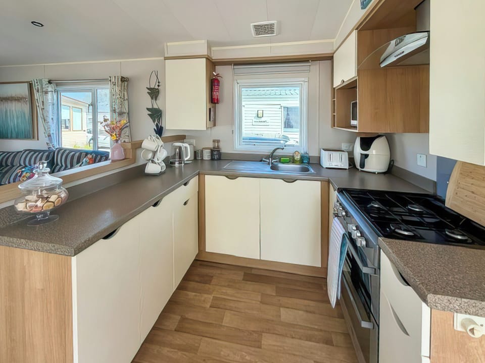 Kitchen | 53 Winkups, Towyn