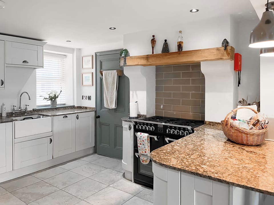 Kitchen | Old Master&rsquo;s Cottage, Leven