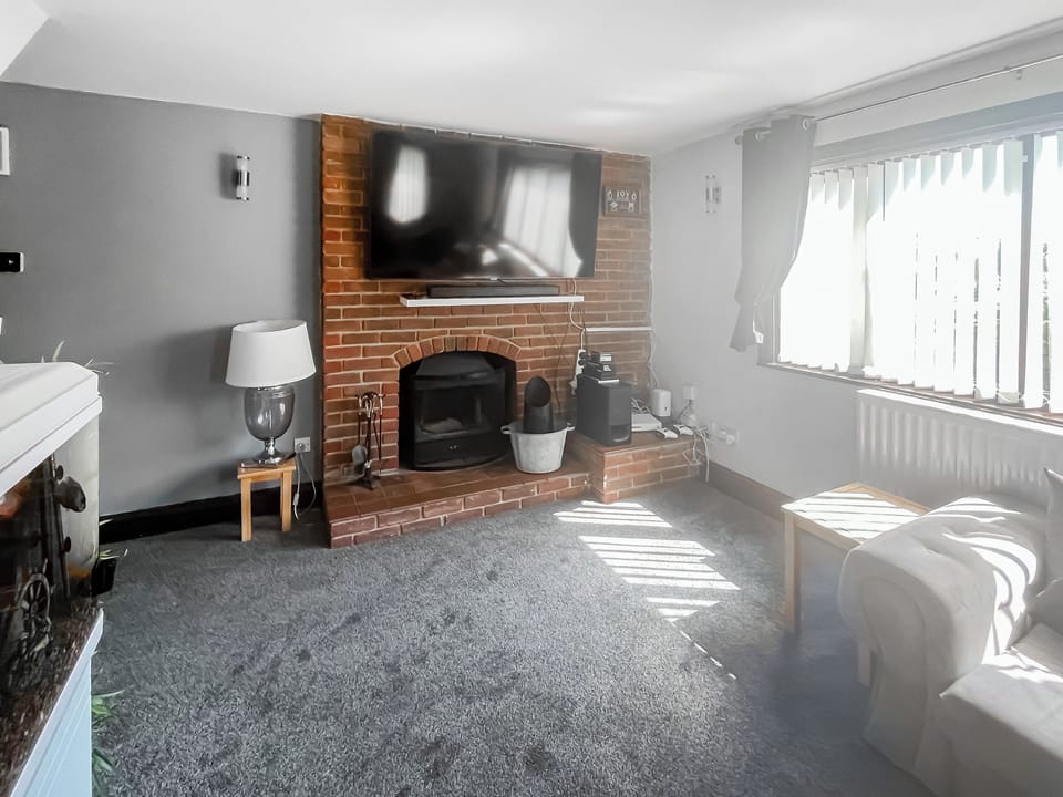Open plan living space | Sunnyside House - Sunnyside Retreats, Latchingdon, near Maldon