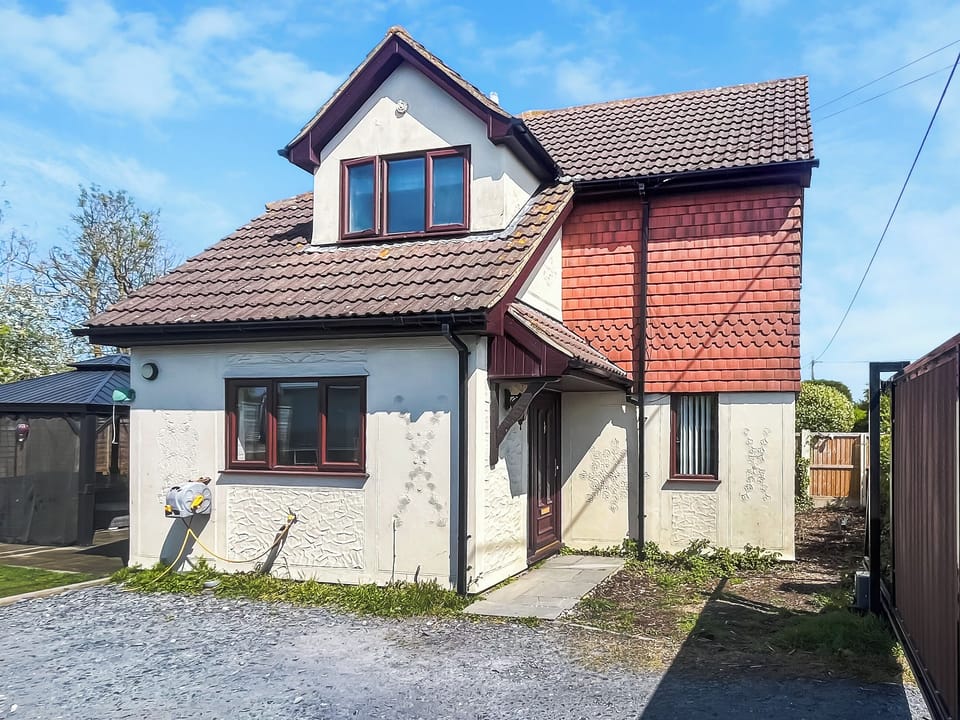 Exterior | Sunnyside House - Sunnyside Retreats, Latchingdon, near Maldon