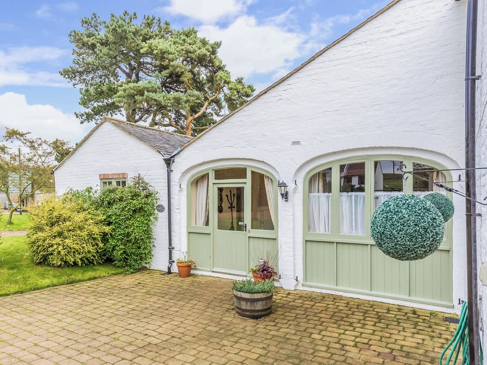 Exterior | The Grooms Quarters - Grimblethorpe Hall Country Cottages, Grimblethorpe
