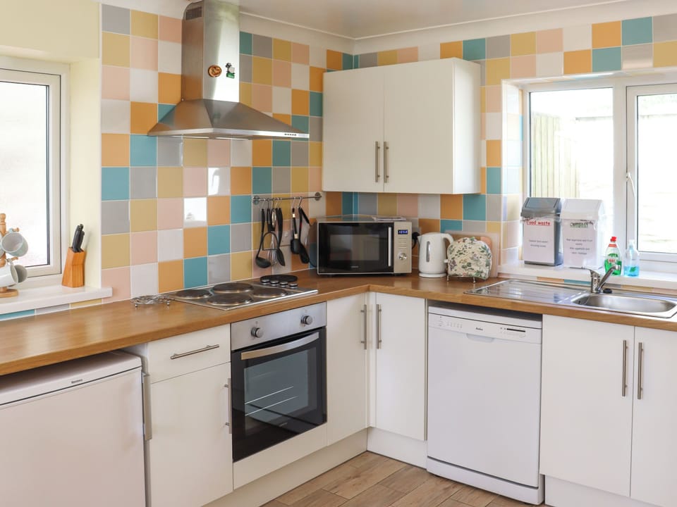 Kitchen/diner | Hen Bryn Bedw, Llandello