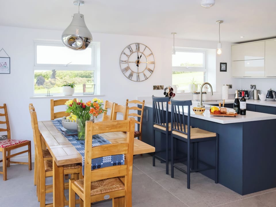 Kitchen/diner | Gilfach, Rhoshirwaen
