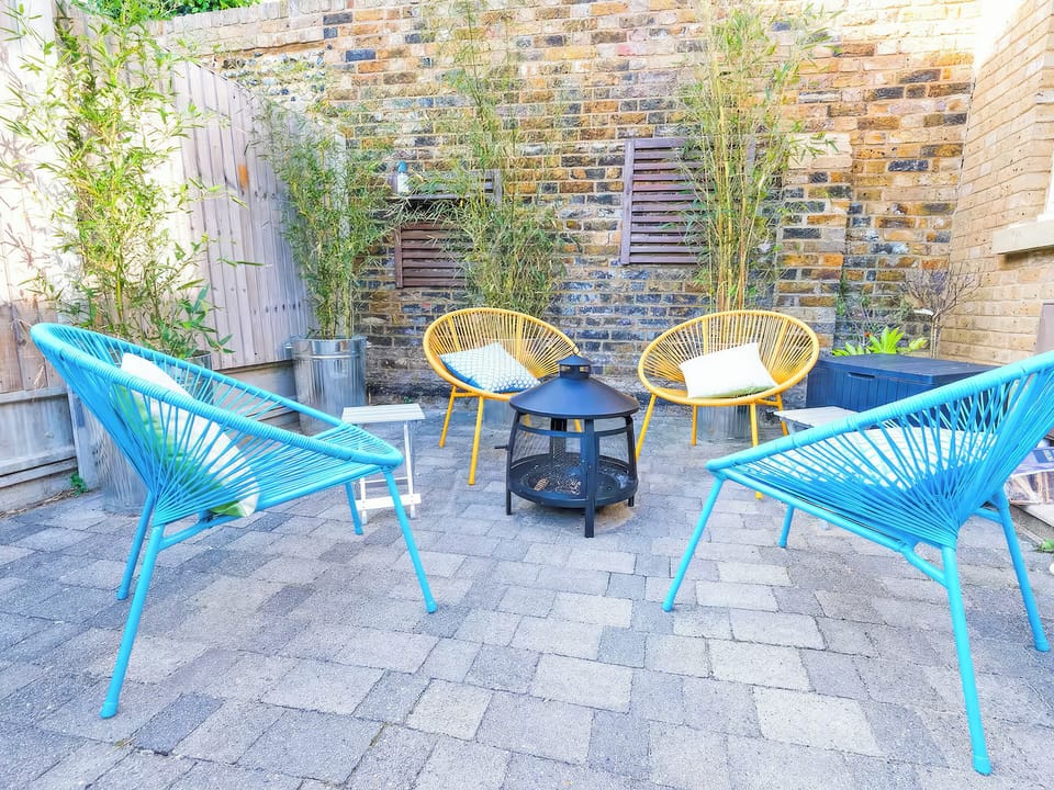 Sitting-out-area | Old School Mews - The Fishermens Cottages, Broadstairs
